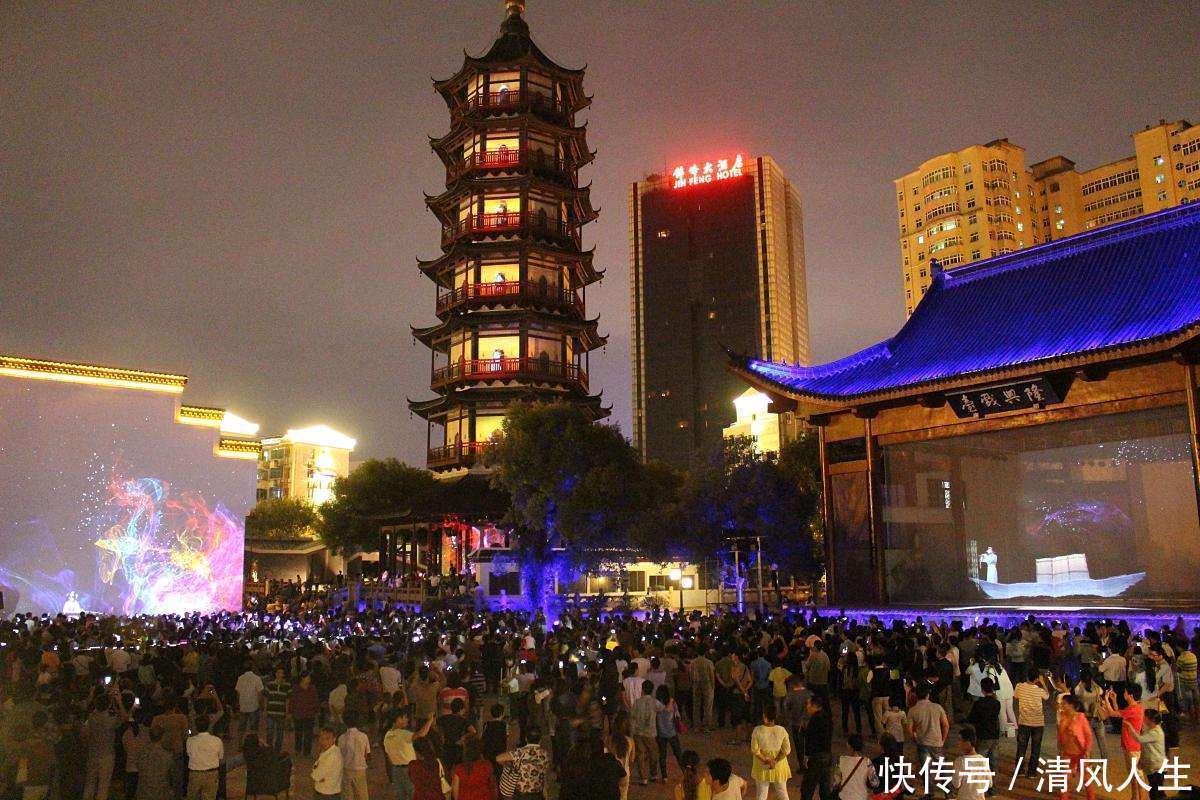 南昌的一条非常有名的小吃街,却被网友们纷纷