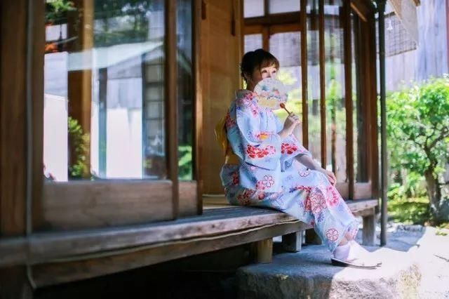 日本文化干货 | 东瀛女性和服背后的枕头是为