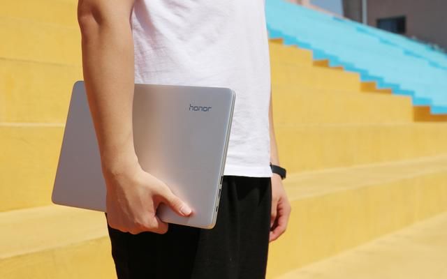 大屏手机+触屏笔记本,荣耀果然是最懂年轻人的