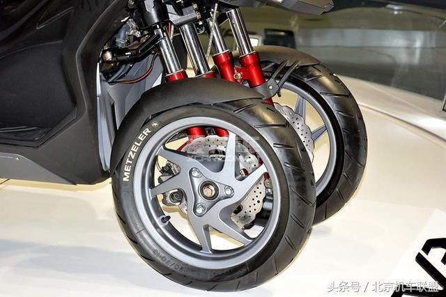 国产倒三轮摩托车再现2018上海摩博会 光阳