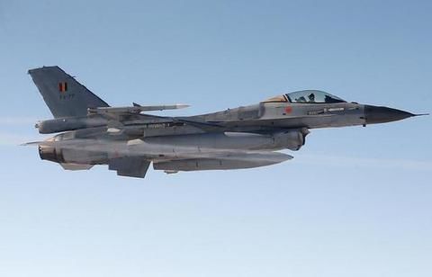 俄图160例飞逼近英领空紧急出动战机-北京时间