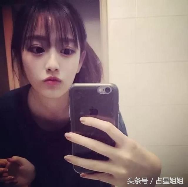 行事极度傲慢,特别要强,心胸狭隘,妒忌心也很强