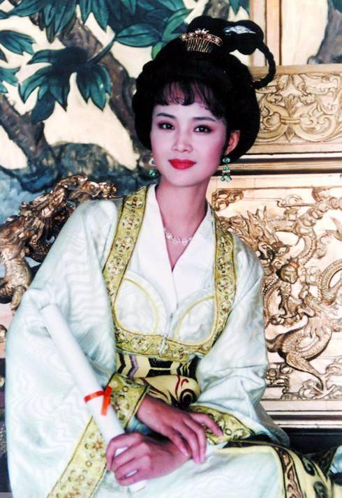 51岁的她不整容优雅老去,如今气质胜过刘晓庆