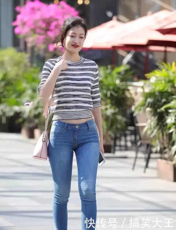 你们最喜爱的紧身牛仔裤熟女姐姐,紧绷的身材