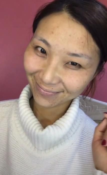 图中的这名女子,大家看了估计没人会说她是美女吧,满脸的麻子,粗糙