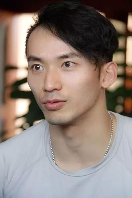 表示 此行不仅能和业内顶尖运动员切磋 还能借此机会品尝一下 郑少忠