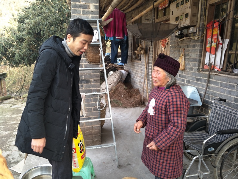 工商联积极开展寒冬送温暖 为民送党恩党员活