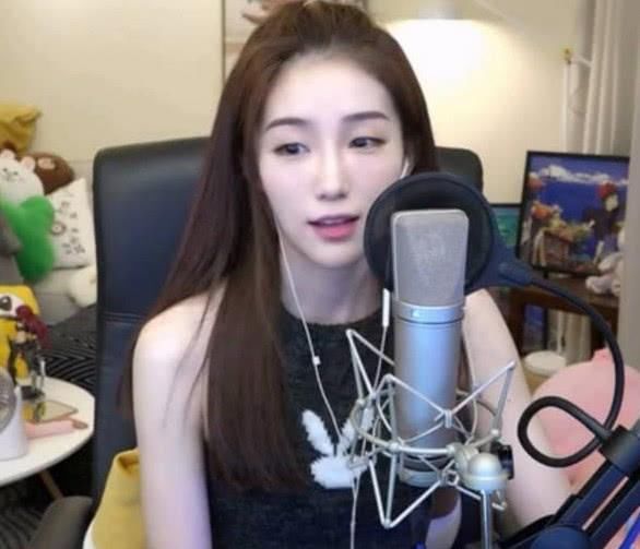 虎牙解说小熊直播关美颜滤镜,人气没跌反而涨