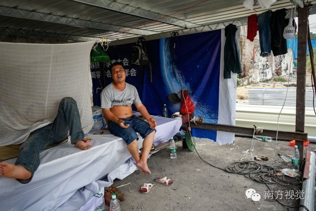 实拍广州贫民窟:孩童和猪鸡狗泥地打滚