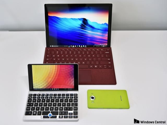 老外评价这是飞机上最好用的迷你电脑,微软苹