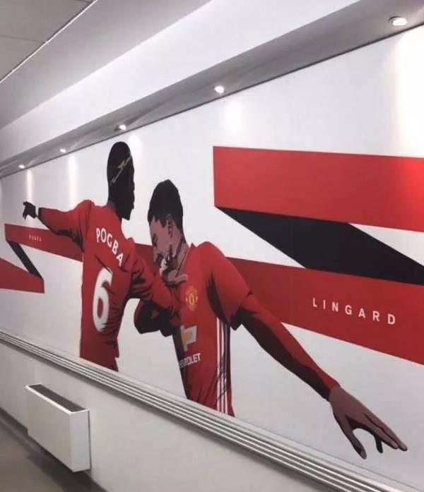 梅西的照片居然出现在曼联更衣室,真相竟然是