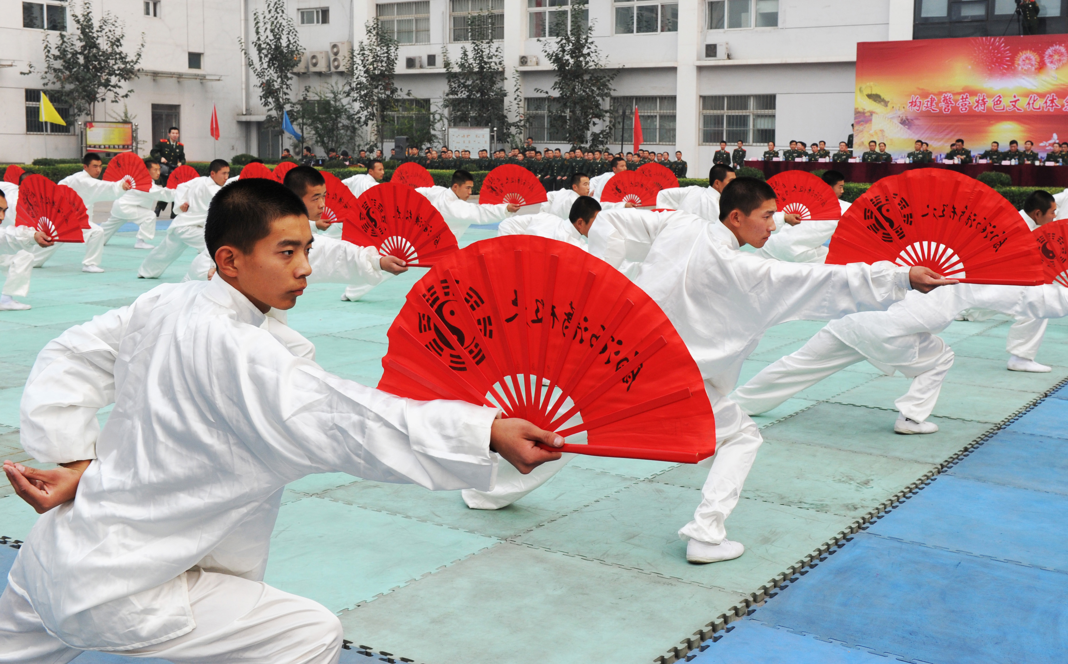 武警天津总队通过开展丰富多彩的文化活动，激扬官兵建队热情。江传景摄