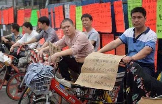 工厂没生意不敢轻易倒闭,还花钱养着员工,打工