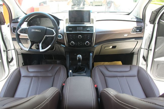 (图为现款手动挡比速t5内饰)