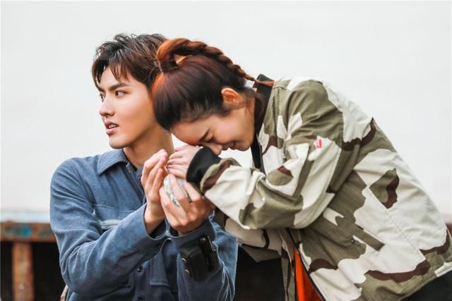 赵丽颖生日,吴亦凡微博示爱,网友说你一定要像