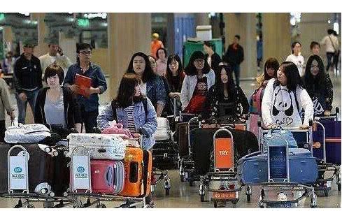 去日本旅游,中国游客不买马桶盖了,却买这个,让