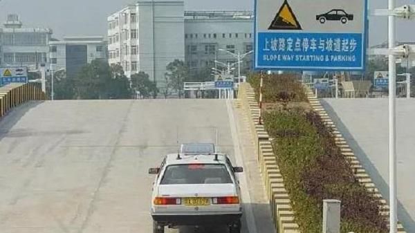 驾考到底是科二难还是科三难?学员:考哪门儿哪