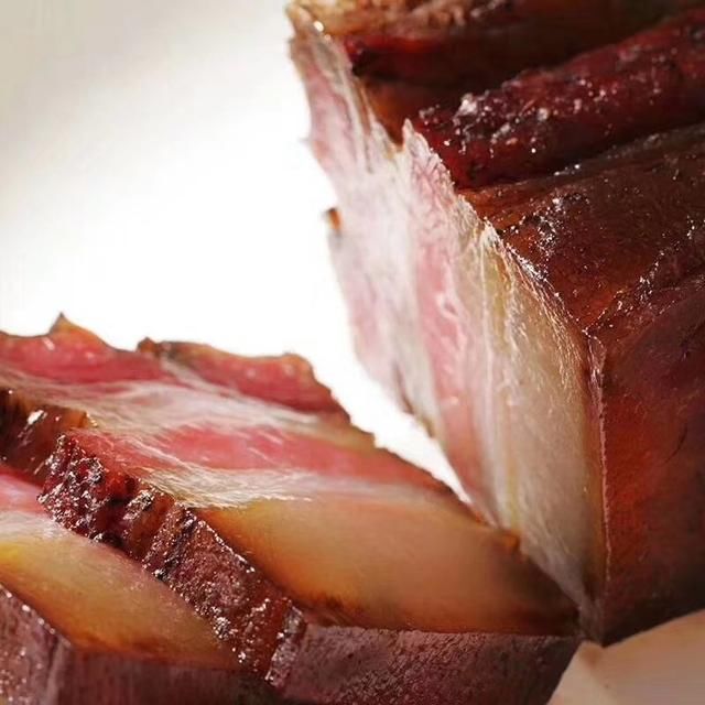 宜都的高山腊肉,豆瓣酱和蒜苗一起翻炒,好吃!