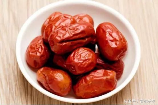 准妈妈在怀孕8个月后要多吃些去胎毒的食物,这