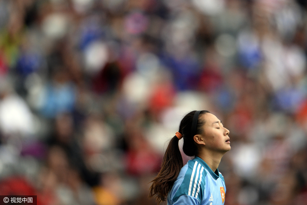 2014年4月6日,美国商贸城,2014国际足球热身赛,美国女足2-0中国女足。图为竭力奋战的张越