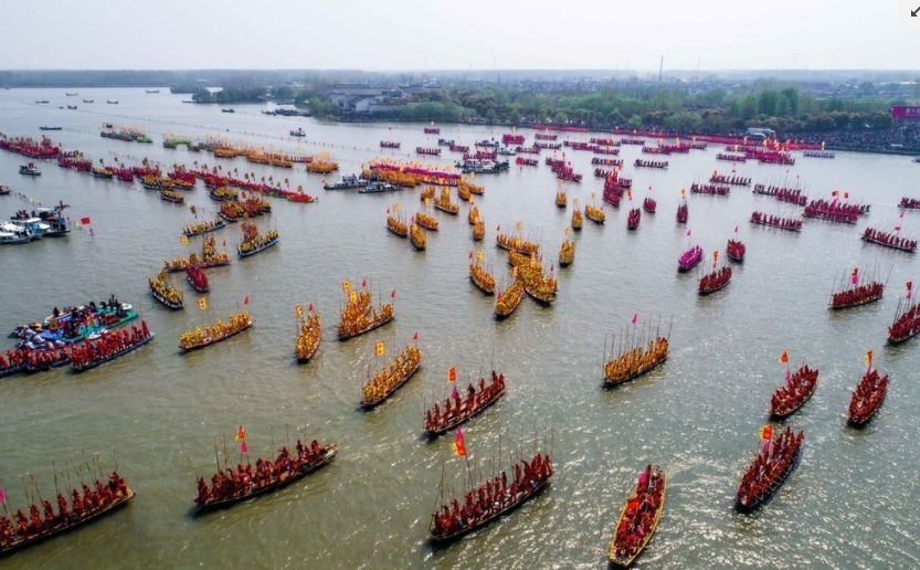 4月6日，江苏省泰州市姜堰区溱湖水面再现“天下第一水上庙会”胜景。