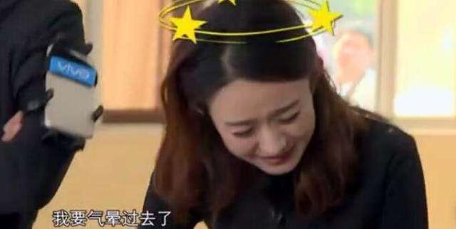 赵丽颖身高不够鞋跟凑,但体重却被曝出,路人抓