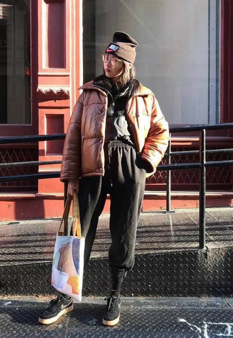 卡色羽绒服配什么裤子 羽绒服配什么裤子-第1张图片-潮百科 卡色羽绒服配什么裤子 羽绒服配什么裤子-第1张图片-潮百科