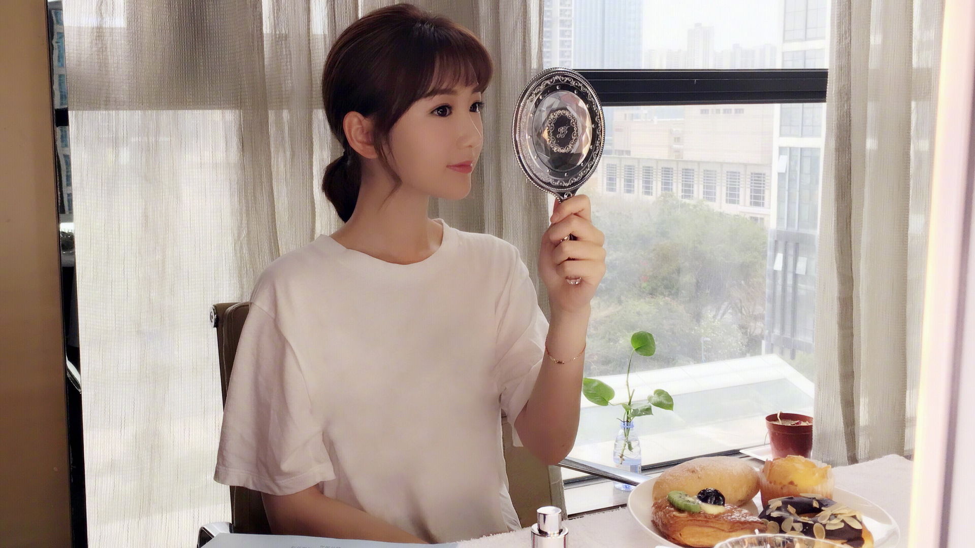 毛晓彤宽屏壁纸 尺寸1920x1080,有喜欢她的吗