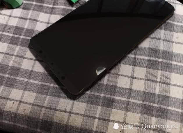 华为也要玩无边框全面屏 华为Mate 20用上无边