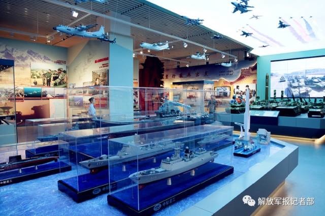 武器装备模型展区的陆军装备模型