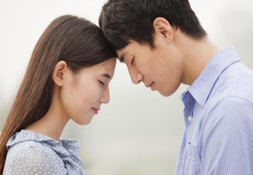 婆婆不给彩礼,婚礼上,改口费给空红包,三年后自