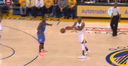 gif-库里三分线接球就投!命中本场第一记3分