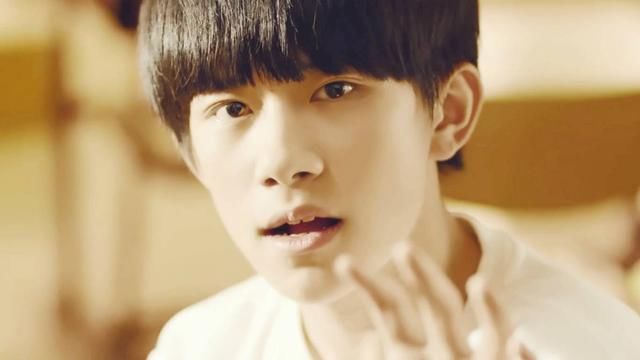 《我和我的时代》易烊千玺谈夜刷高考真题,网