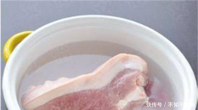 冻肉从冰箱拿出来先别用水泡,教你一个小绝招