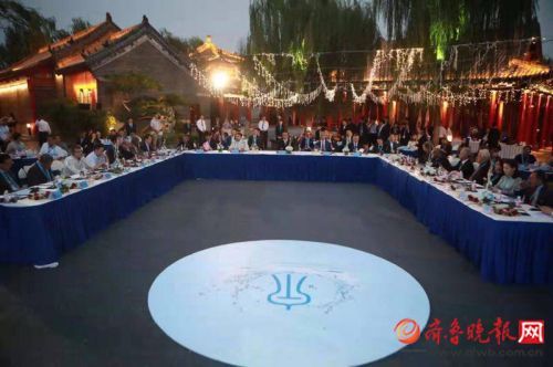 晚上的大明湖畔 t0119cb8badc7c352b6.jpg?size=500x332