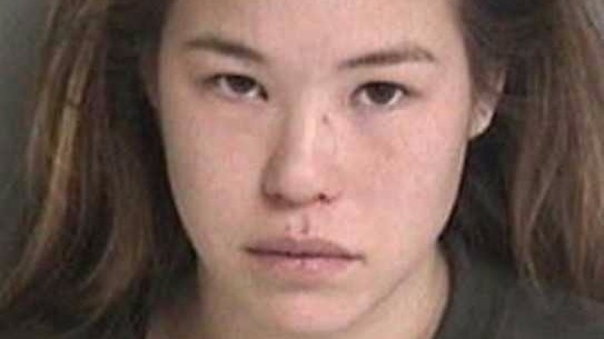 宠物狗欲袭击路人被喷胡椒粉 结果上演人咬人闹剧