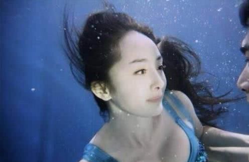 娱乐圈中当红女星的水下照片,杨幂清纯,热巴性