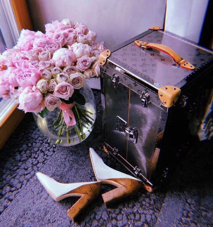 世界杯开幕式超模纳塔利成焦点?一身LV新款