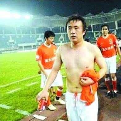 国足回应白斩鸡:拳击才有六块腹肌,网友晒出女