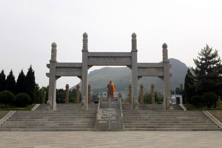 十八座皇陵, 他一气挖开十七座, 剩一座死活不敢挖, 怕把命搭进去