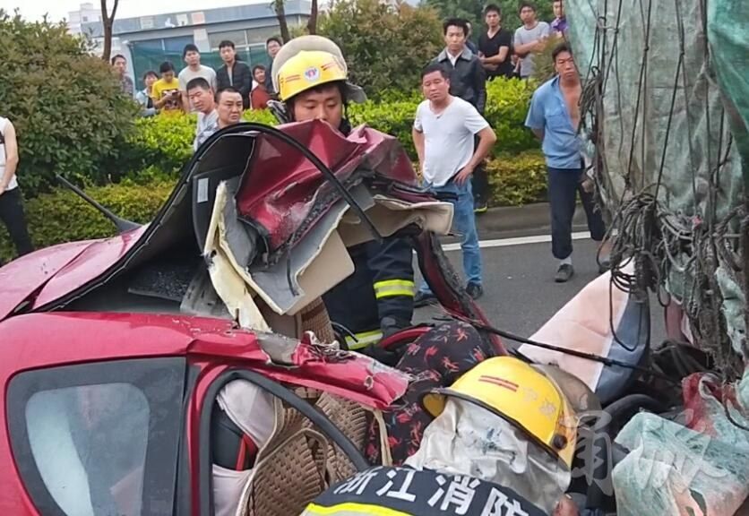 他穿拖鞋开车酿成追尾事故, 马路杀手偏爱这