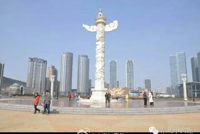 图为:星海广场华表拆除前。
