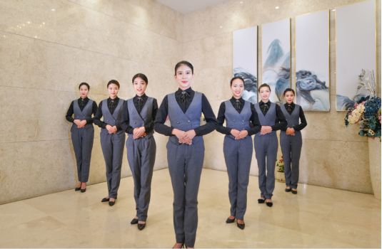 宏立城物业vip客服展示空乘级的贴心服务