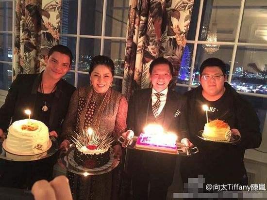 向华强两任妻子:前妻丁佩家世显赫女儿颜值高