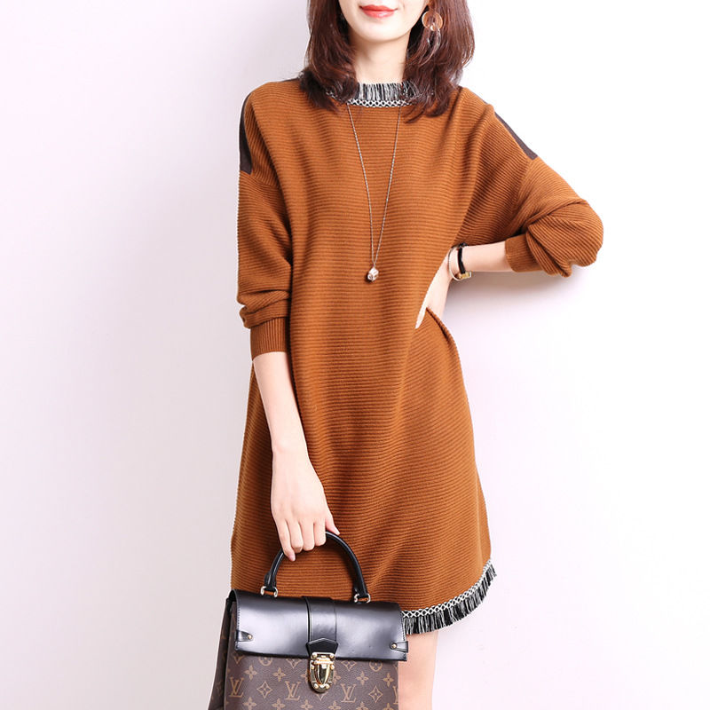 打底裤彻底扔了吧!今年流行毛衣裙+过膝靴,时