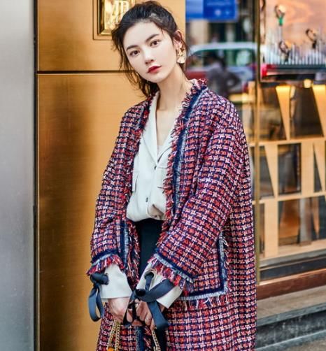 羊剪绒皮草大衣搭配衬衫:彰显时尚轻熟风