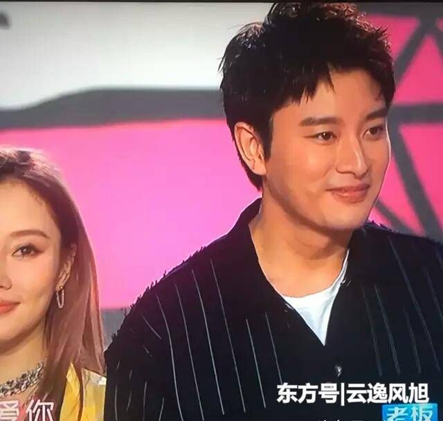 跨年晚会李小璐欲牵贾乃亮手却被拒,网友:全程