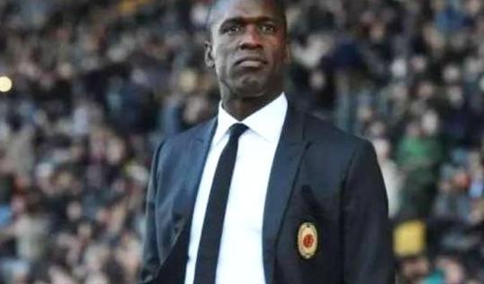 他曾是AC米兰传奇,执教中甲却被解雇,如今惹怒