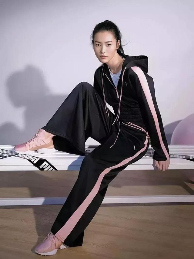 2018夏天最火搭配,阔腿裤加小白鞋,胯宽、腿粗