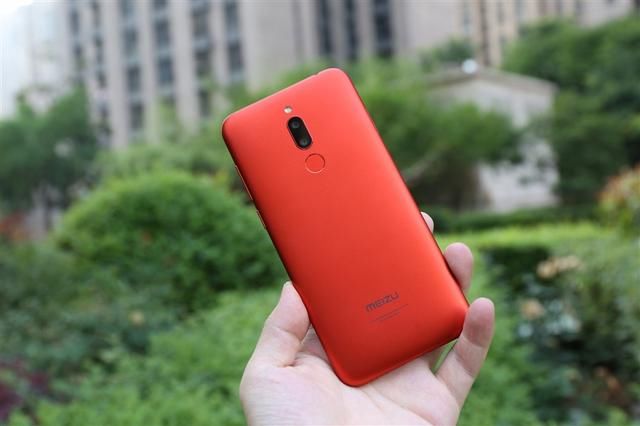 重返联发科!5.7英寸+双摄+mback+Flyme系统,